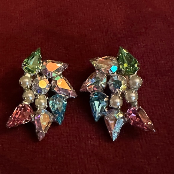 Accessories - Vintage B.David crystal earring